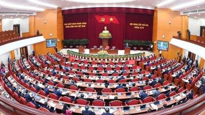 Political and ideological work "leads the way" in the cause of building and defending the Fatherland.