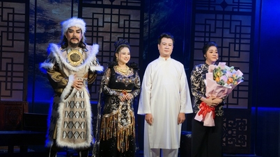 Från ett välsittande plagg till strävan efter nya kreativa genombrott inom cải lương (vietnamesisk traditionell opera).