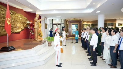 Die führenden Persönlichkeiten der Stadt Hue begehen den Geburtstag von Präsident Ho Chi Minh.