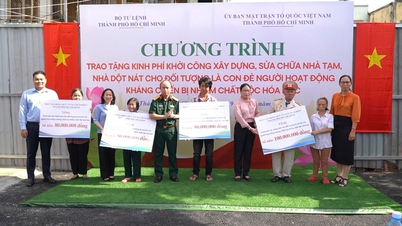 Das Kommando von Ho-Chi-Minh-Stadt unterstützte den Bau von 7 Häusern für Familien, die Anspruch auf Vorzugsleistungen hatten.