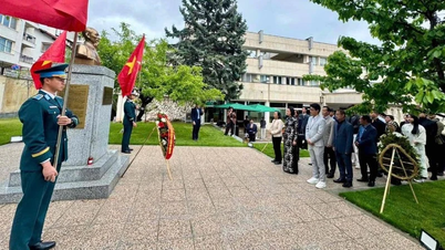 A bulgáriai vietnami fiatalok Ho Si Minh ideológiáját, etikáját és stílusát tanulmányozzák és követik.