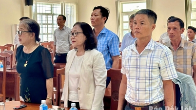 Đảng ủy Phường Xuân Đài trao Huy hiệu Đảng cho đảng viên đợt 19/5