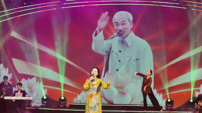 "Namanya Bersinar Selamanya" - sebuah program seni tentang Presiden tercinta kita, Ho Chi Minh.