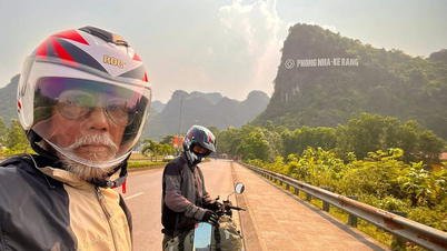 Een toerist uit Ho Chi Minh-stad die in 31 dagen op een motor door Vietnam reisde, onthult zijn leeftijd, wat tot verbazing leidt.