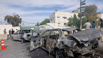 سيارة مفخخة بالقرب من مبنى وزارة الدفاع السورية تسفر عن سقوط العديد من الضحايا.