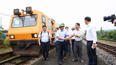 [Mois des travailleurs 2026] Répandre l'amour sur la ligne de front Vinh - Dong Hoi : Près de 1 milliard de VND dépensés pour prendre soin de la vie des travailleurs.