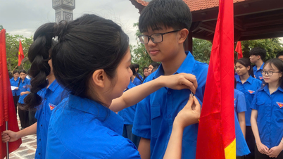 La escuela secundaria Him Lam se centra en educar a los estudiantes sobre los ideales revolucionarios a través de actividades como la incorporación a la Unión Juvenil.
