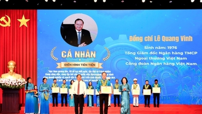 กรรมการผู้จัดการใหญ่ของธนาคารเวียดคอมแบงก์ ได้รับการยกย่องในฐานะผู้มีผลงานโดดเด่นในการศึกษาและปฏิบัติตามคำสอนของประธานาธิบดีโฮจิมินห์