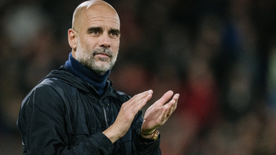 Manchester City musste mit Enttäuschung zusehen, wie Arsenal die Premier-League-Trophäe in die Höhe stemmte.
