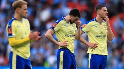 Southampton byl zbaven práva hrát finále play-off o postup do Premier League za tajné natáčení soupeřů.
