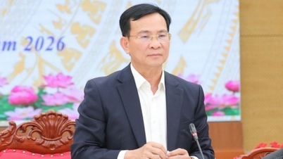 ປະທານຄະນະກຳມະການປະຊາຊົນຕາແສງ ແລະ ຄຸ້ມເມືອງ ສິບທ່ານໃນແຂວງເລີມດົ່ງ ໄດ້ຖືກວິພາກວິຈານຢ່າງຮຸນແຮງກ່ຽວກັບການແຈກຢາຍເງິນທຶນທີ່ຊ້າ.