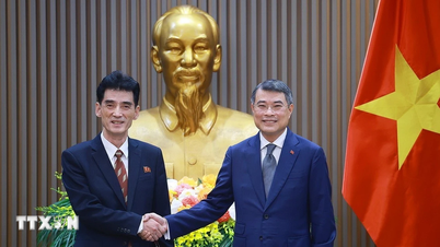 Statsminister Le Minh Hung tar imot Nord-Koreas ambassadør Ri Sung Guk
