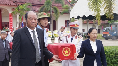 Empfang der sterblichen Überreste vietnamesischer Märtyrer und Experten, die auf dem Schlachtfeld in Laos gefallen sind.