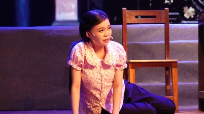 A Silver Bell és Golden Bell díjas Cai Luong (vietnami hagyományos opera) művész, Ha Nhu hivatásos Cai Luong művész szeretne lenni.