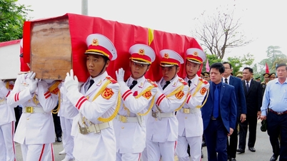De stoffelijke resten van 28 Vietnamese vrijwilligers, soldaten en experts, zijn vanuit Laos teruggebracht voor de begrafenis.