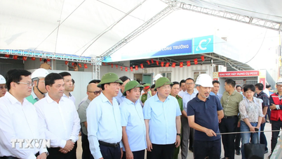 Viceprim-ministrul Pham Gia Tuc inspectează implementarea proiectului Aeroportului Gia Binh.