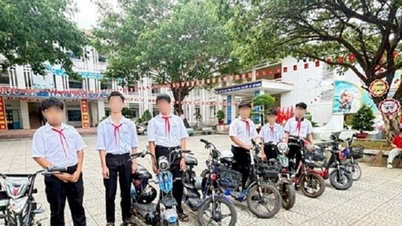 ตำรวจในตำบลตราตัน ป้องกันไม่ให้รถยนต์ไฟฟ้าดัดแปลงเข้าไปในบริเวณโรงเรียน