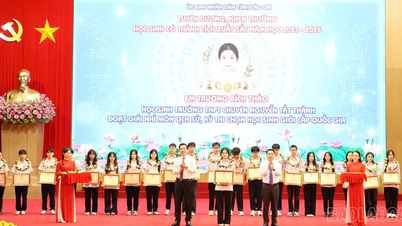 Die Provinz Lao Cai würdigt und belohnt Schülerinnen und Schüler mit herausragenden Leistungen im Schuljahr 2015-2026.