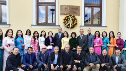 Ambasada Vietnamului în Slovacia a organizat o ceremonie pentru a comemora cea de-a 136-a aniversare a nașterii președintelui Ho Și Min.