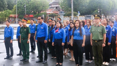 Vietnams ungdomsförbund i An Giang-provinsen rapporterar sina framsteg till president Ton Duc Thang.