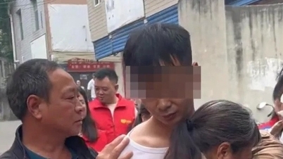 Con trai 6 tuổi mất tích, mẹ bám trụ quầy hoa quả suốt 19 năm đợi ngày đoàn tụ