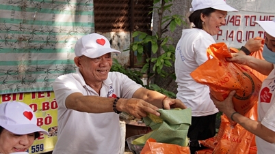 En mann i Ho Chi Minh-byen, som mistet barnet sitt, gjør frivillig arbeid for å finne «sinnsro».