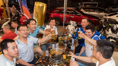 អតិថិជនដែលមានសំណាងនៅទីក្រុងហូជីមិញទទួលបានរង្វាន់ពី Tiger Crystal។