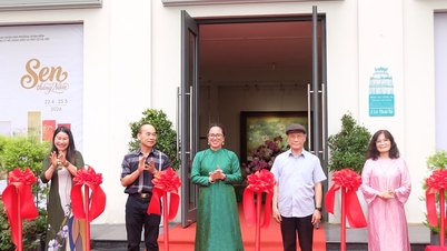 „Kwitnący lotos w maju” w starej dzielnicy Hanoi