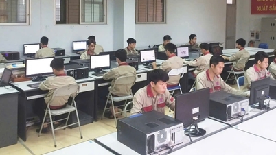 Hanoi: Plannen om 100% van het collegegeld te vergoeden voor studenten in belangrijke beroepsopleidingen.