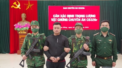 Cao Bang: Suspek ditangkap basah mengangkut 9 blok heroin secara haram.