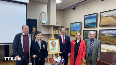 President Ho Chi Minhs avtryck i staden Vladivostok