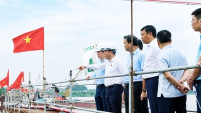 Nestleder i nasjonalforsamlingen, Nguyen Hong Dien, inspiserer Ring Road 4-prosjektet i hovedstadsregionen i Hanoi.