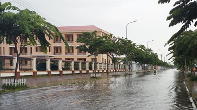 Ca Mau: Las lluvias intensas y prolongadas provocan graves inundaciones en muchas carreteras.
