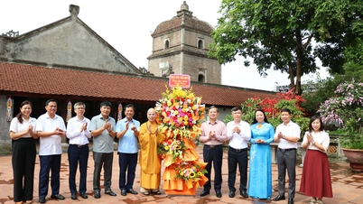 O presidente do Comitê Popular da província de Bac Ninh, Pham Hoang Son, parabenizou as autoridades budistas pela ocasião da celebração do aniversário de Buda.
