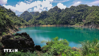 Le lac Émeraude – un « joyau vert » au milieu des montagnes et des forêts de Phu Tho.
