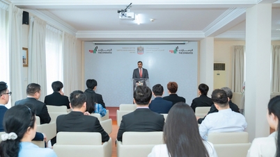 Förenade Arabemiratens ambassad hedrar Lac Hong Universitys team för att ha vunnit ett internationellt pris i Dubai.