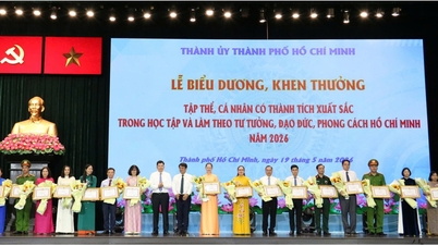 Miasto Ho Chi Minh wyróżniło 181 wzorowych grup i 177 wzorowych jednostek za studiowanie i stosowanie się do nauk prezydenta Ho Chi Minha.