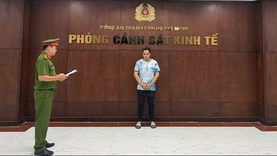 អាជ្ញាធរបានរឹបអូសស្បែកជើងក្លែងក្លាយចំនួន ១,៤១២ គូ ដែលមានម៉ាកល្បីៗ ដែលនាំឱ្យមានការចោទប្រកាន់ម្ចាស់ហាងលក់ KW Sneaker។