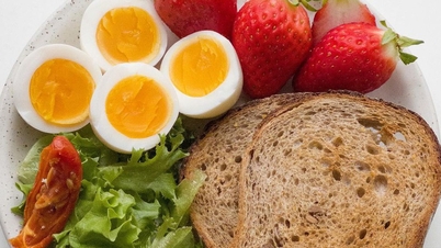 Lag en rask og næringsrik frokost som gir deg energi gjennom arbeidsdagen.