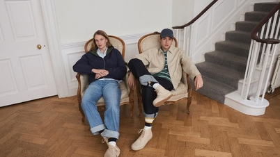 Lo stile preppy rilassato della collezione Primavera/Estate 2026 di UNIQLO e JW Anderson.