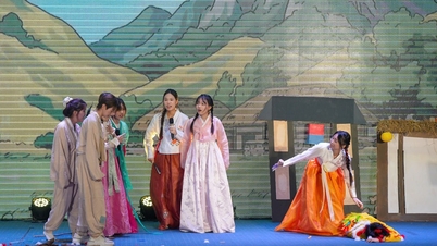 Studenten aus Hanoi bringen koreanische Literatur auf die Bühne.