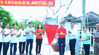 KLIP: Perasmian "Jalan Bendera Kebangsaan" di sebuah komun wira di Can Tho.