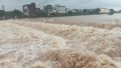 As fortes chuvas e inundações causaram deslizamentos de terra e alagamentos em muitas áreas.