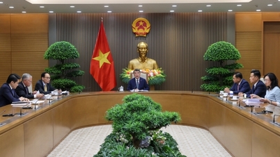레민훙 총리는 뉴질랜드 총리와 전화 통화를 했다.
