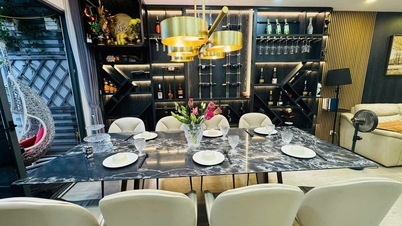 Date un'occhiata a questa incredibile trasformazione di una vecchia cucina obsoleta in uno spazio elegante di ispirazione scandinava, il tutto a un prezzo accessibile.