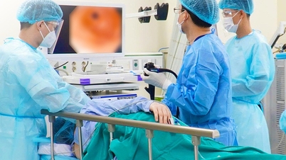 U 48-letniej kobiety wykryto, że ma raka żołądka z przerzutami do jajników, co jest objawem często ignorowanym przez wielu Wietnamczyków.