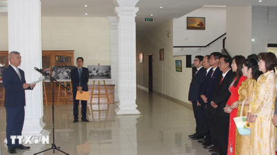 សហគមន៍វៀតណាមនៅកម្ពុជាបានអុជធូបរំលឹកវិញ្ញាណក្ខន្ធលោកប្រធានហូជីមិញ។