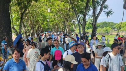 O turismo em todo o país está em alta durante o feriado prolongado de quatro dias, de 30 de abril a 1º de maio.