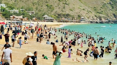 Gia Lai: Muitos pontos turísticos lotados de visitantes no dia 1º de maio.