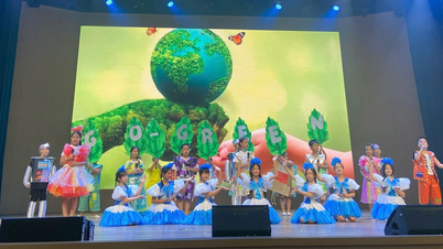 Kanak-kanak di Hanoi menyebarkan mesej kehidupan hijau melalui persembahan pentas yang kreatif.